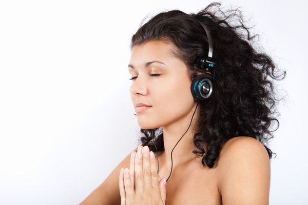 瞑想に効く音楽を使って毎日の疲れを消し去る５つの生活術